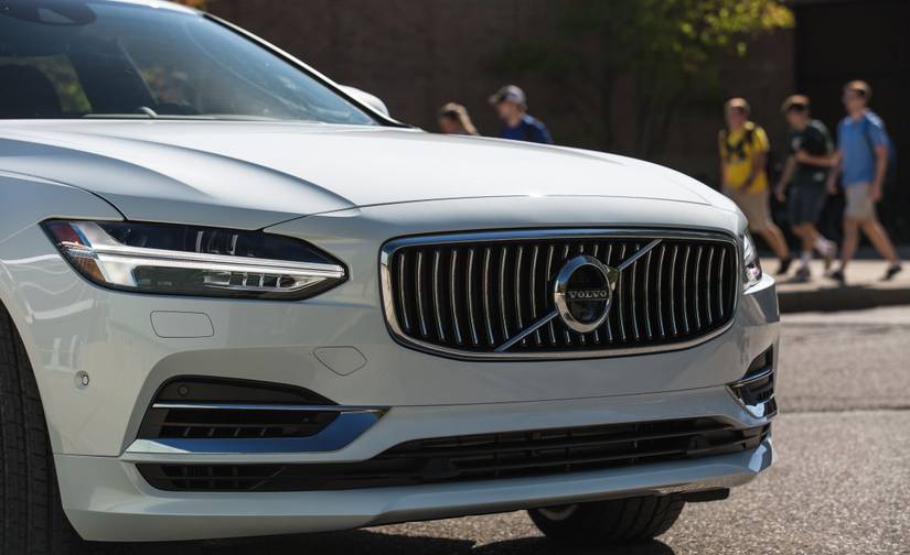 The 20 Fastest Electric Cars That Go 0 To 60 MPH