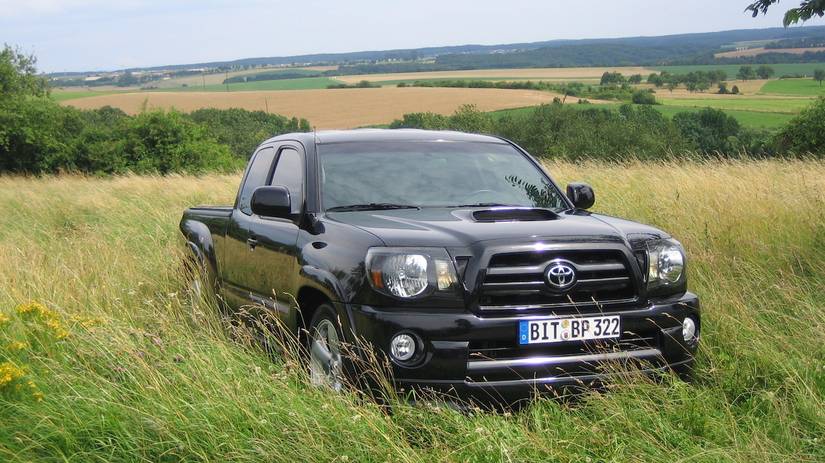 15 Cars From The 2000s People Still Buy (And The 10 Biggest Flops)