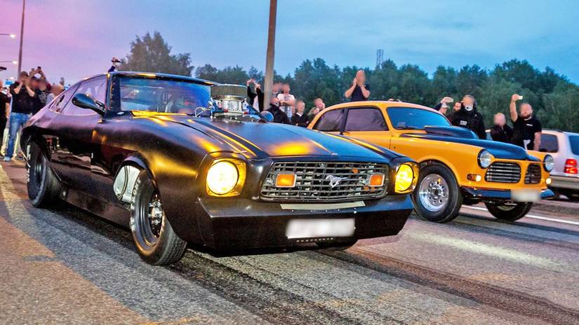 15 Pictures Of Illegal Street Racing From Around The World