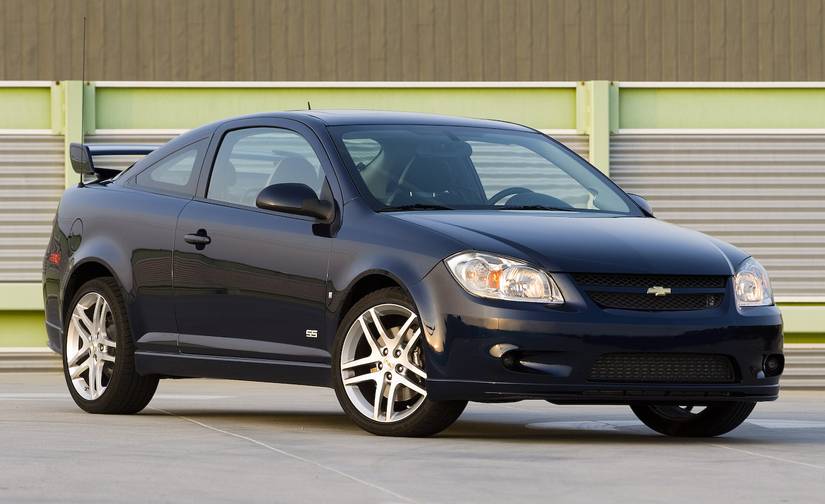 20 Lightning Fast Cars That Absolutely No One Pays Attention To