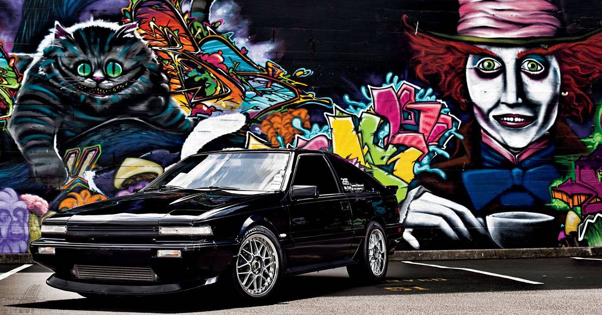 18 Cars That Look 1,000 Times Better Next To Graffiti