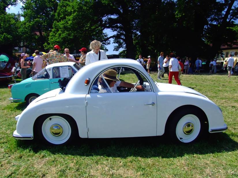 10 Tiniest Microcars Ever Made (And 10 Longest Cars That Shouldn't Be ...
