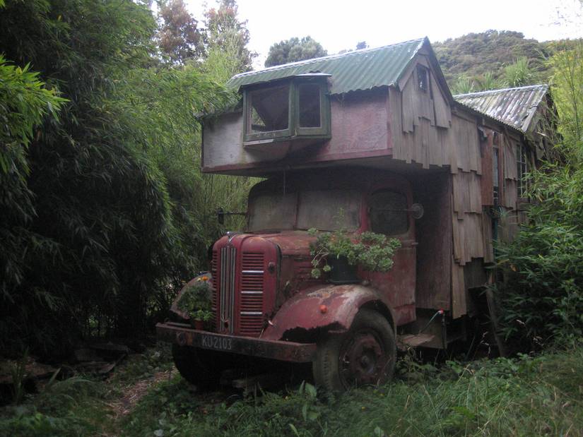 17 Mysterious Photos Of RVs Left To Rust