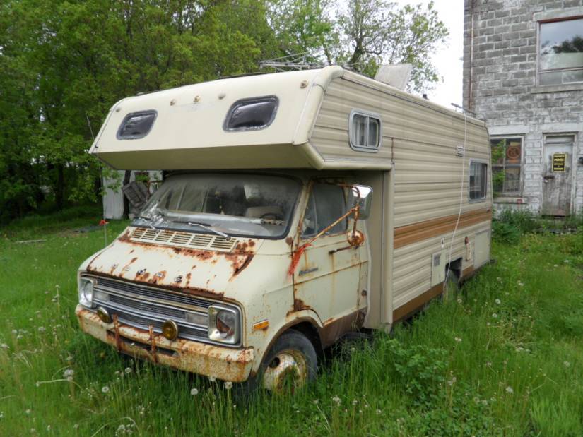 17 Mysterious Photos Of RVs Left To Rust