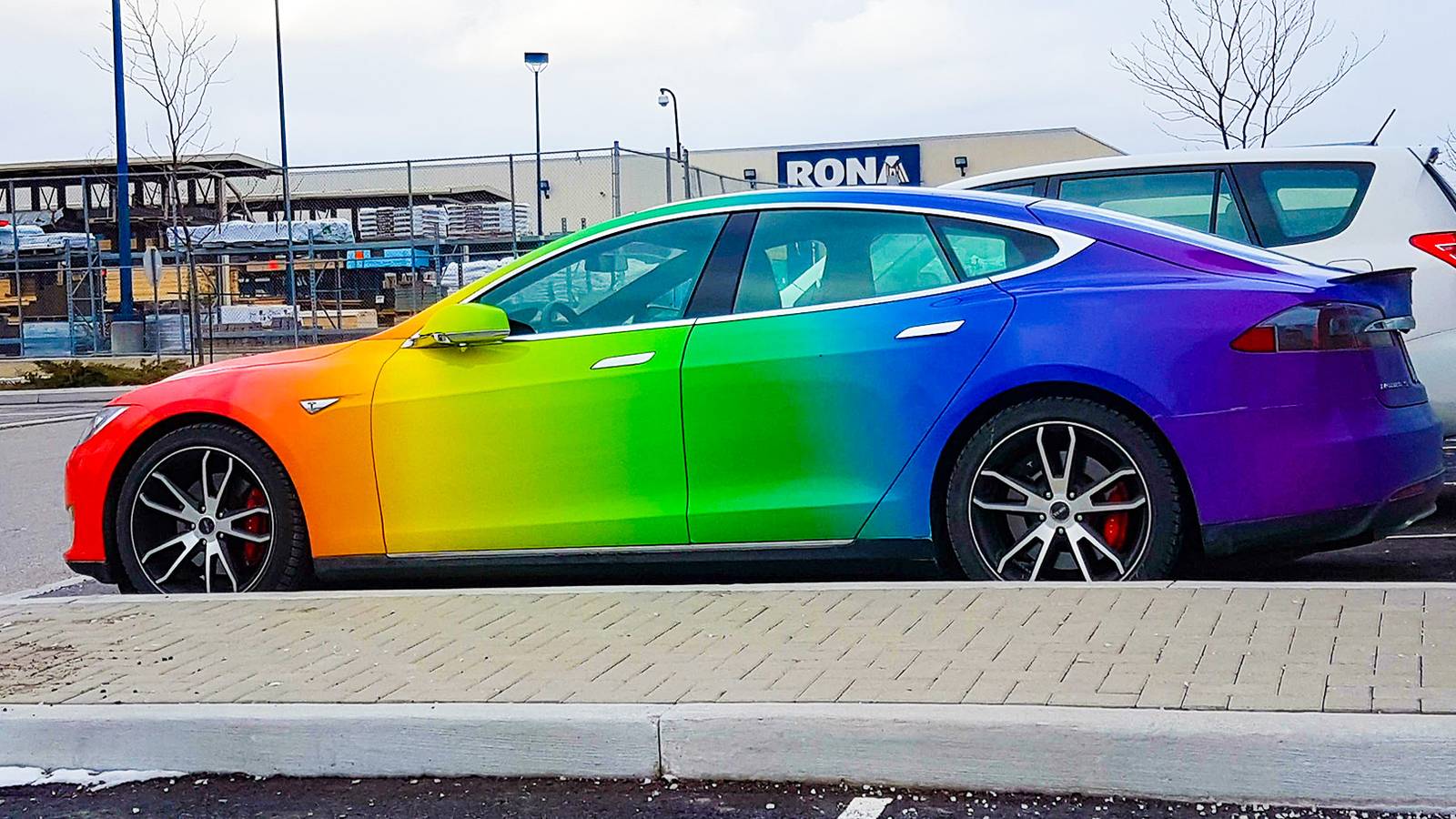 10 Awesome Tesla Modifications & Customizations Fans Will Appreciate