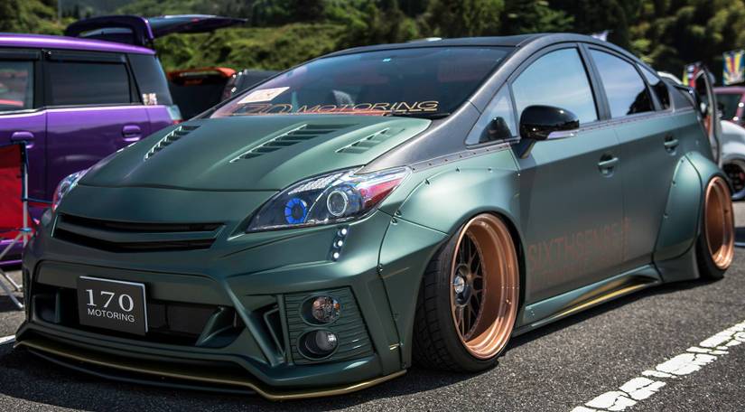 25 Pictures Of Stunning JDM Cars (Above And Below The Hood)