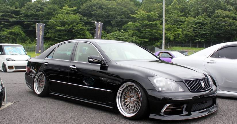 25 Pictures Of Stunning JDM Cars (Above And Below The Hood)