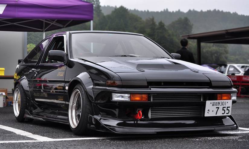25 Pictures Of Stunning JDM Cars (Above And Below The Hood)