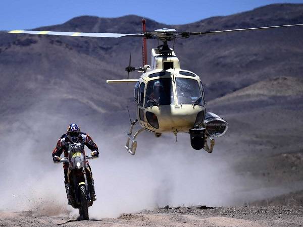 25 Photos From The Most Exhilarating Motorbike Races Across The World