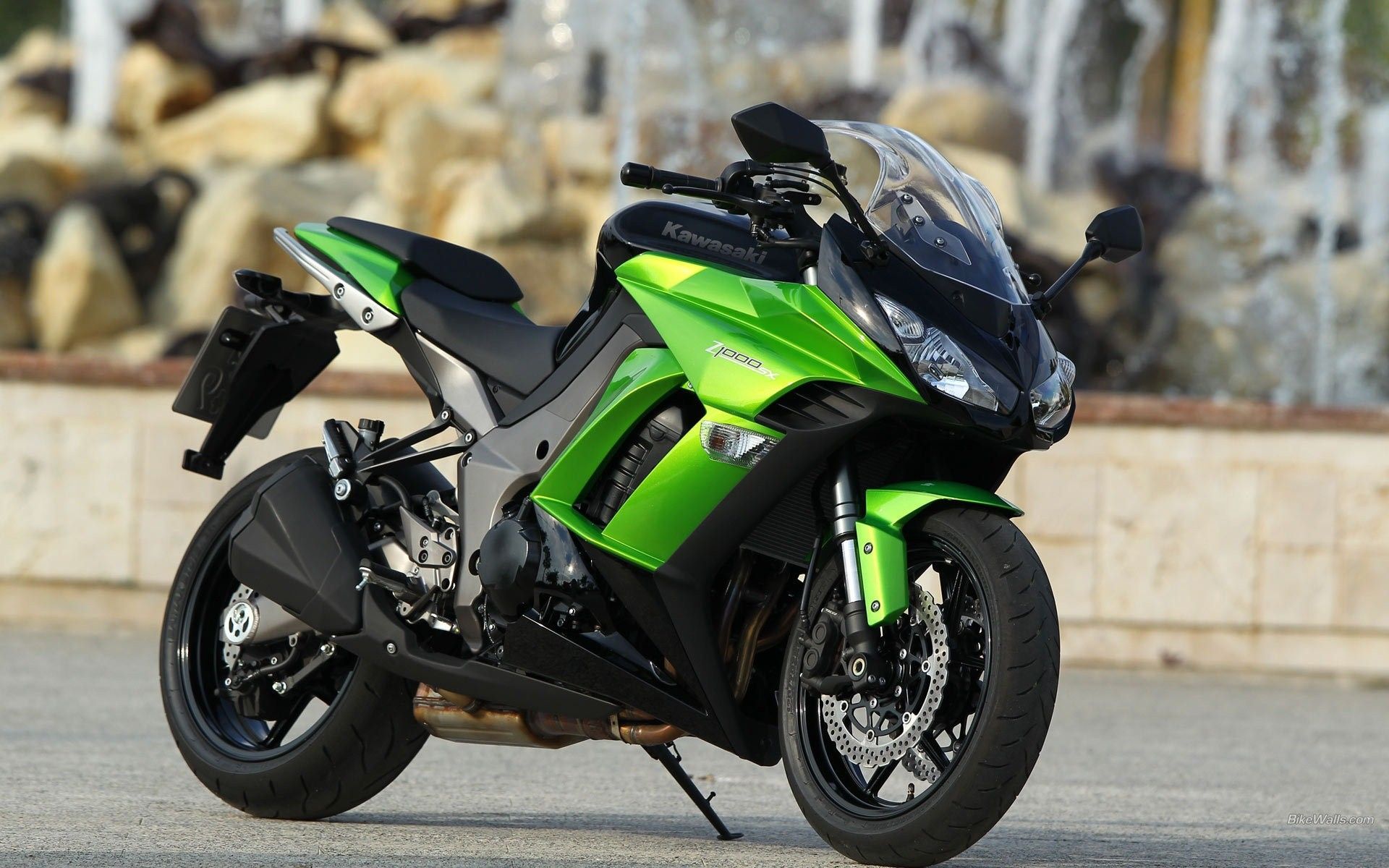 Here's What We Love About The Kawasaki Z1000