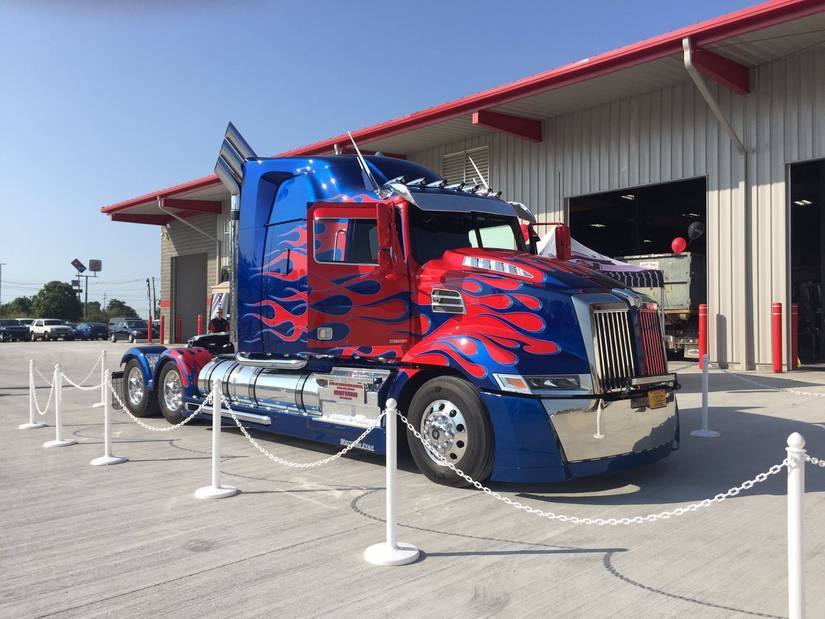 10 Of The Sickest Big Rigs We've Ever Seen (10 We Want To Unsee)