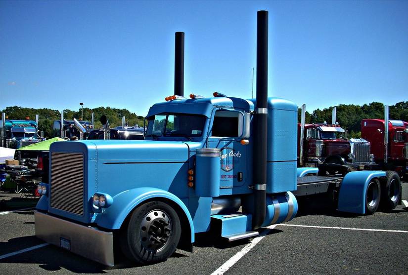 10 Of The Sickest Big Rigs We've Ever Seen (10 We Want To Unsee)