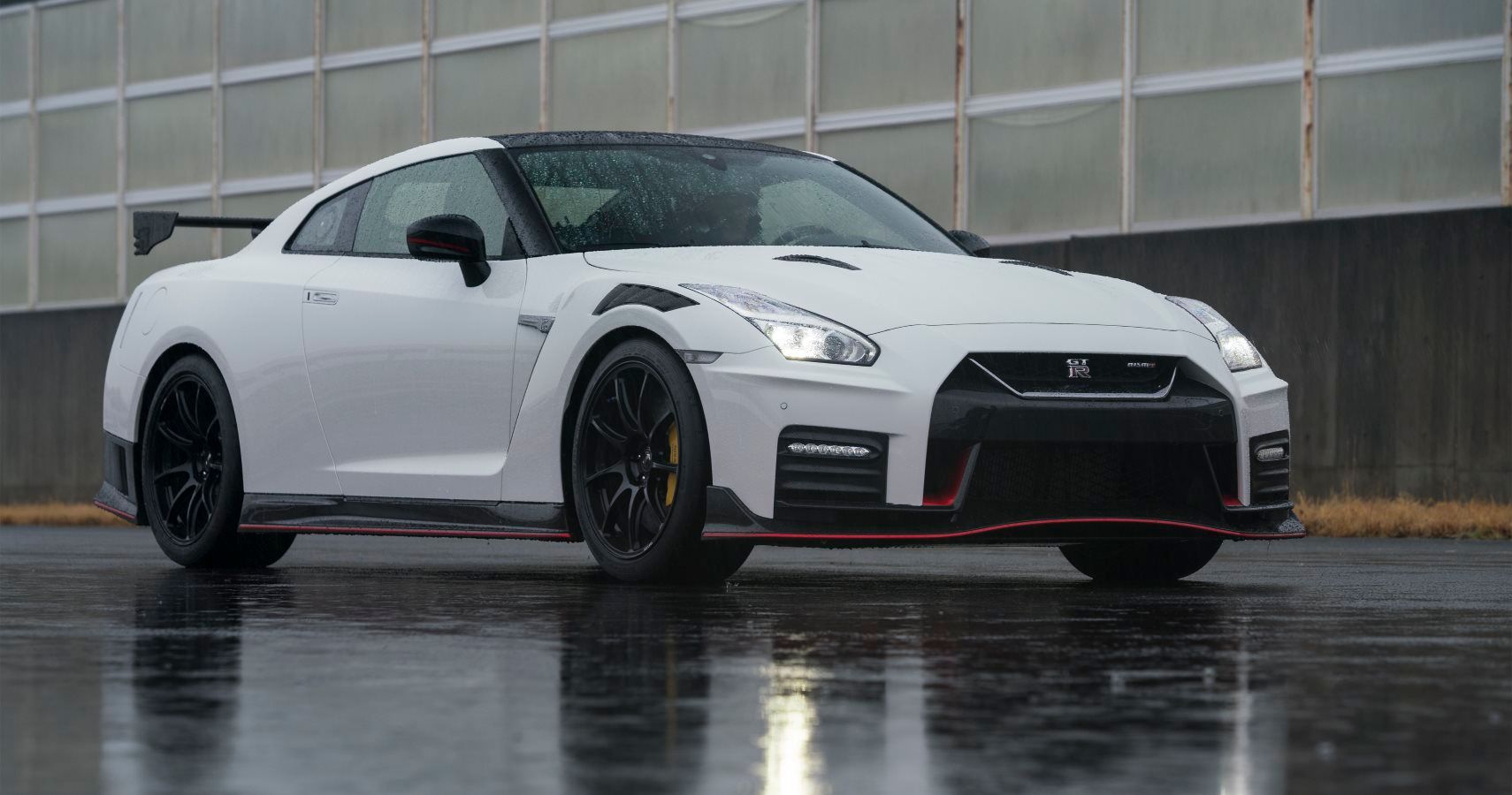 2020 Nissan GT-R NISMO Sheds 44 Pounds, Still Has 600 HP