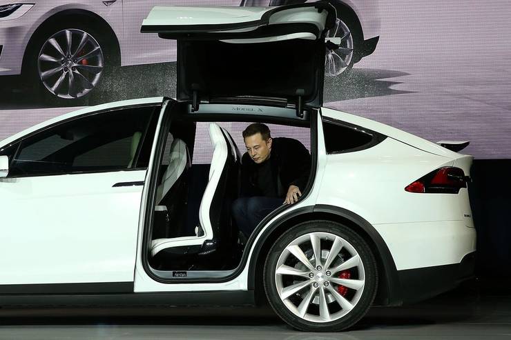 20 Glaring Problems Tesla Doesnt Want To Tell Us About Its Suv