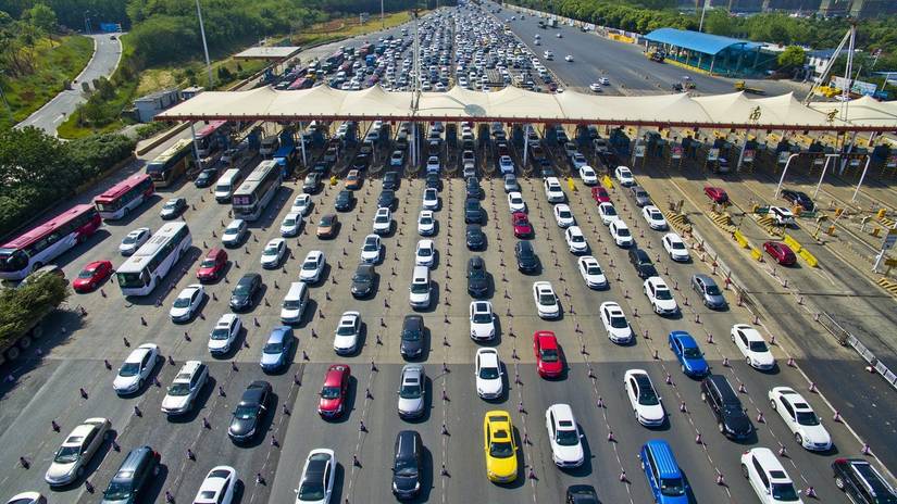 The Pros & Cons Of Daily Driving A Sports Car