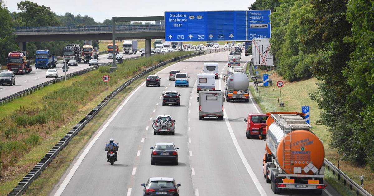 German Autobahn Spurige Autobahn Why American Car Enthusiasts Envy 