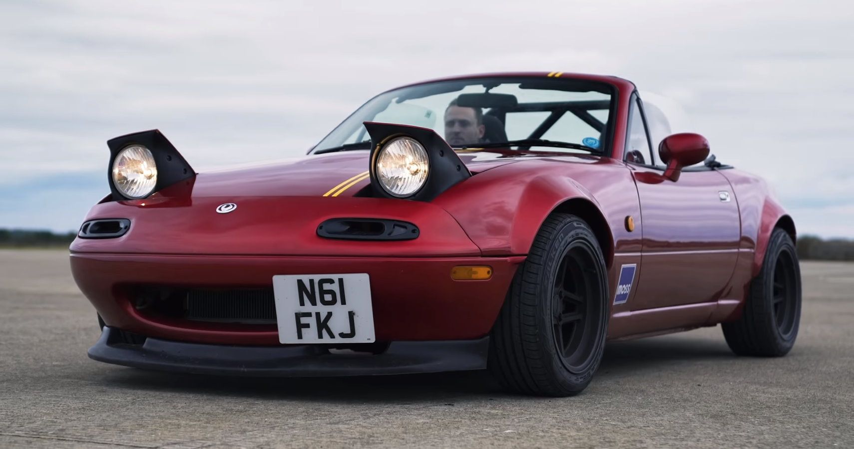 Supercharged Miata Takes On V6 Swapped Mx 5 In Tiny Drag Race
