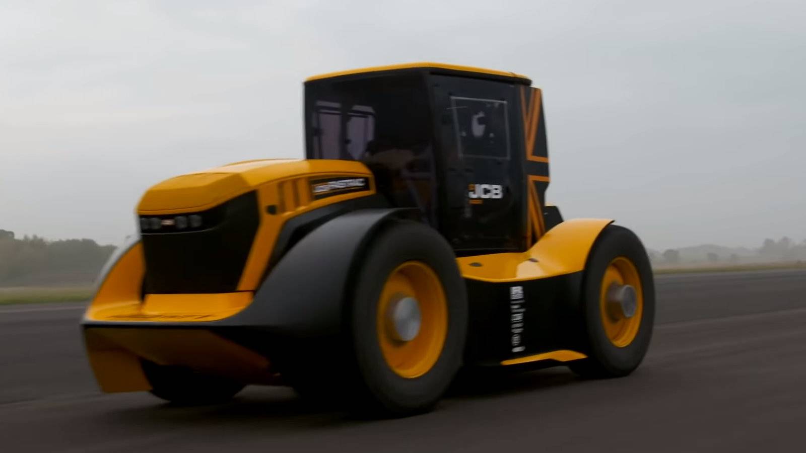 Watch The World’s Fastest Tractor Break The Guinness Record With 1,000 HP