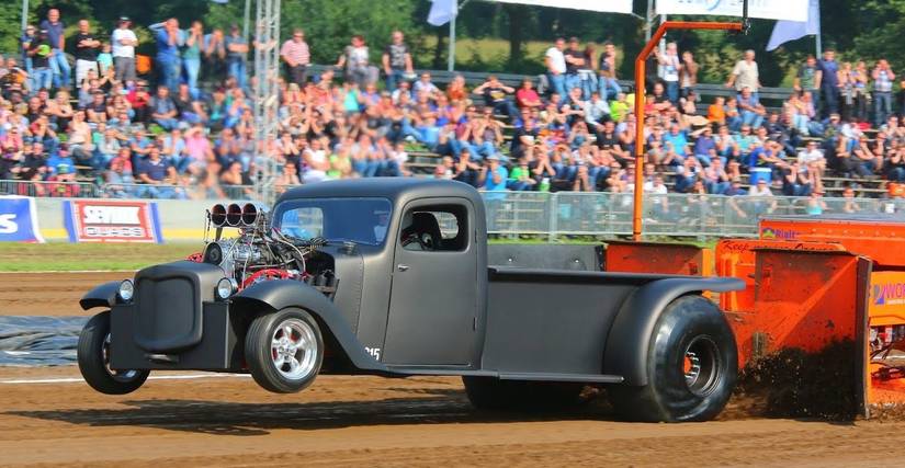 15 Stunning Photos Of Pickup Trucks That Were Modified