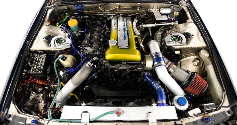 Black And Blue 1991 Nissan R32 Is Mean In All The Right Places