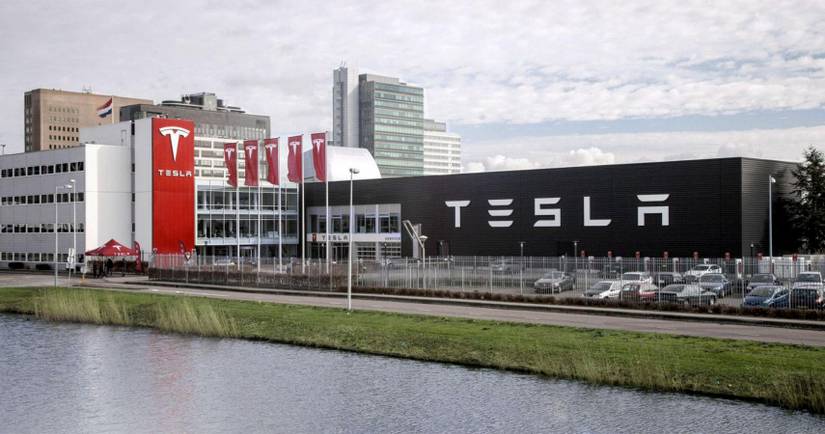 The Real Story Behind Tesla And Elon Musk