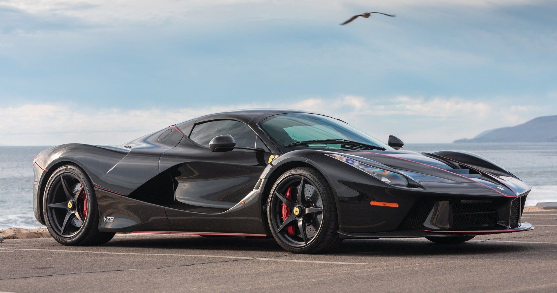 2017-Ferrari-LaFerrari-1.jpg?q