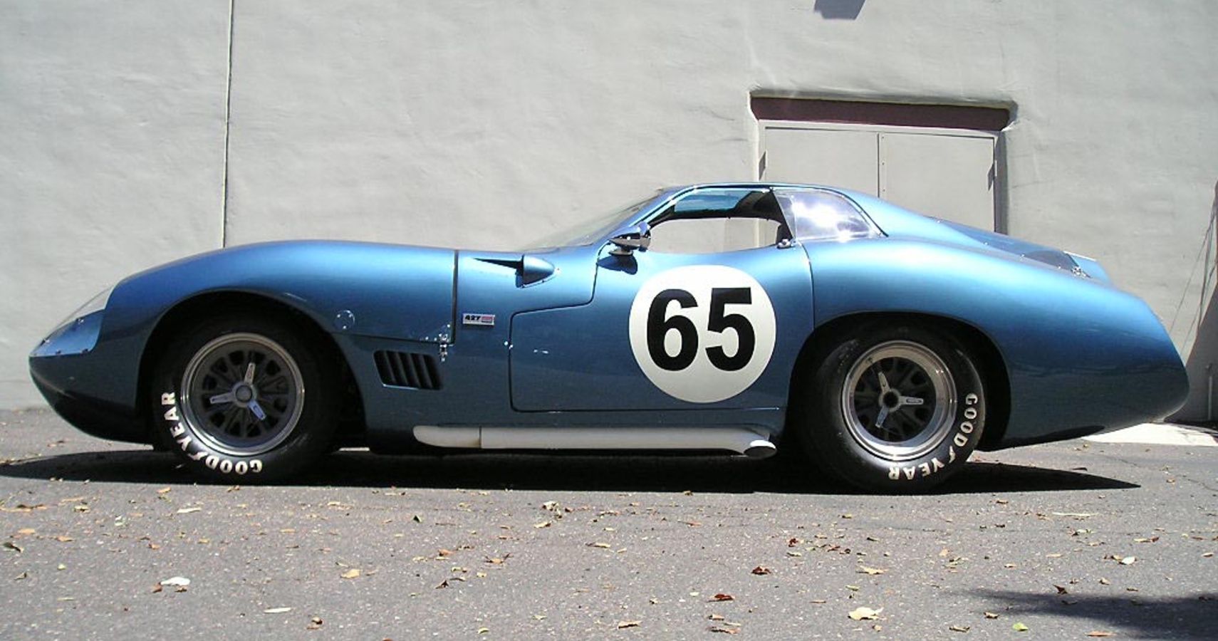 The Real Story Behind The 1965 Shelby Cobra Daytona 427