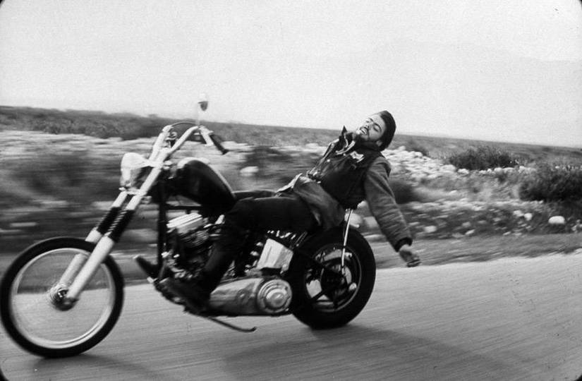 15 Rare Photos Of The Hells Angels And Their Bikes (That Paint Them In ...