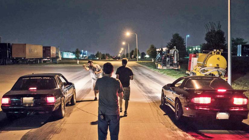 15 Pictures Of Illegal Street Racing From Around The World