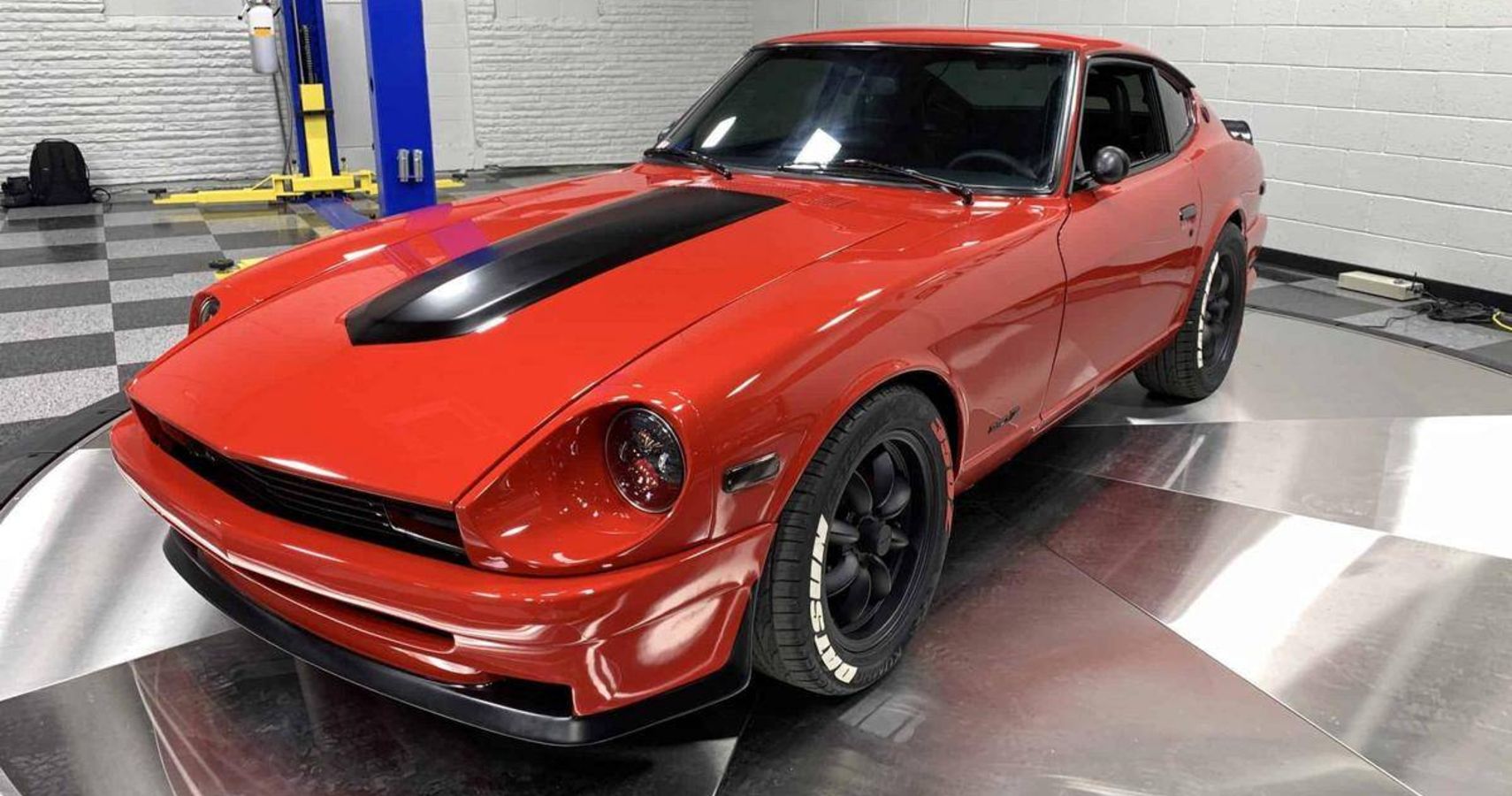 Datsun Fairlady 280Z レッド・イエロー mqdefault.jpg