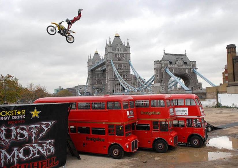 15 Pics Of Motorcycle Stunts That Defy The Laws Of Physics
