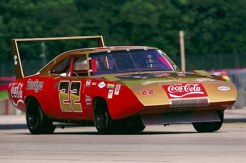1969 Dodge CHarger HEMI Daytona NASCAR edition on-track