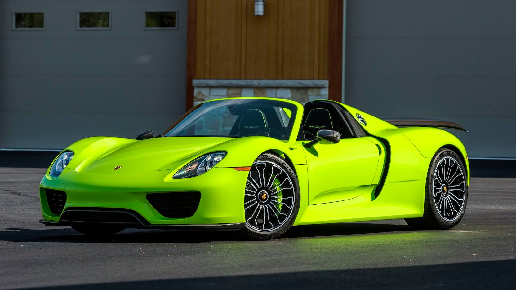 Here's What We Love About The 2015 Porsche 918 Spyder