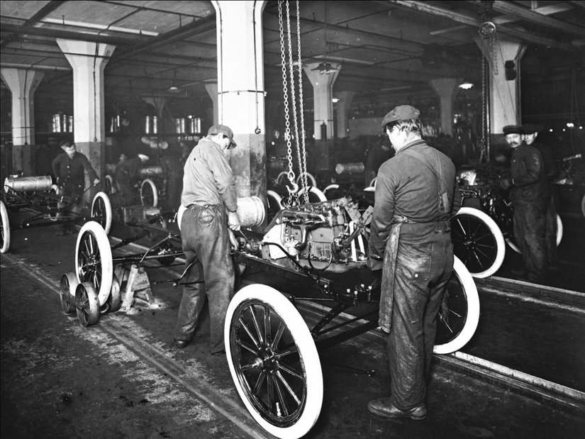 The Real Reason Ford Used To Pay Workers $5 A Day