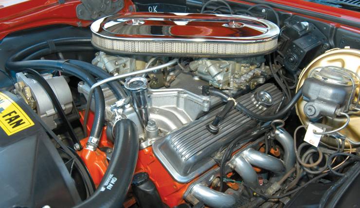 1969-Z28-Camaro-302-V8-Motor s Cross-Ram-Balení