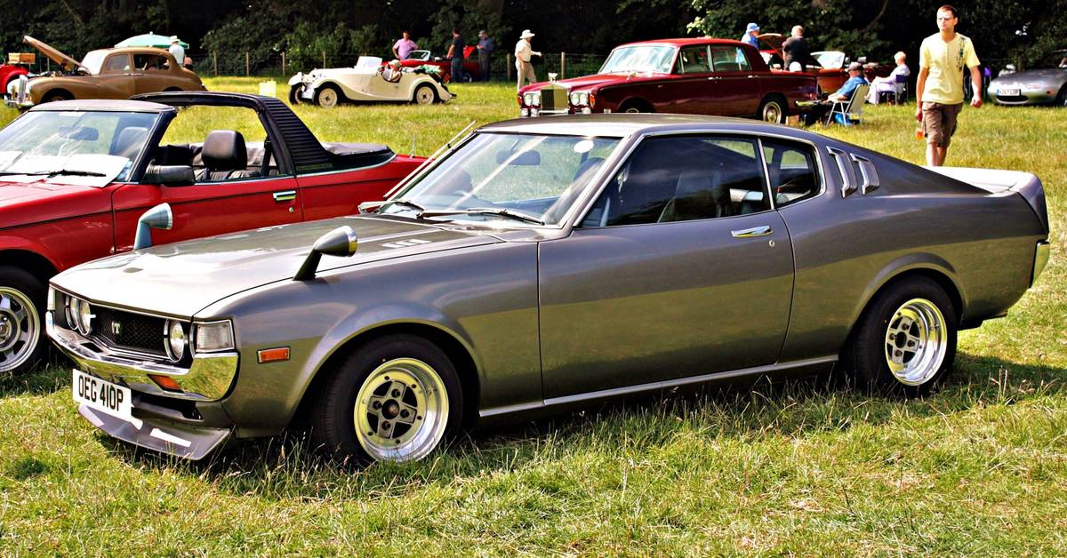 These Cars Are Beaters, But They're Incredibly Cool, image size:1600x900