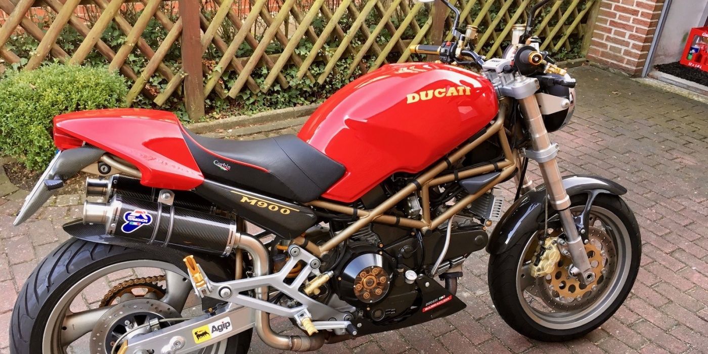 Ducati モンスター900 タンク M400 M750 M900 Monstrous' Ducati Monster 900 by Moto Adonis - BikeBrewers.com