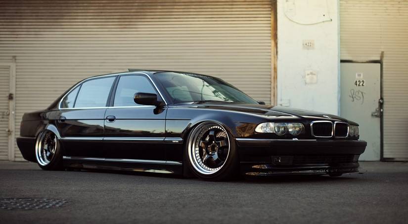 10 Pics Of Stanced Luxury Cars That Look Surprisingly Good