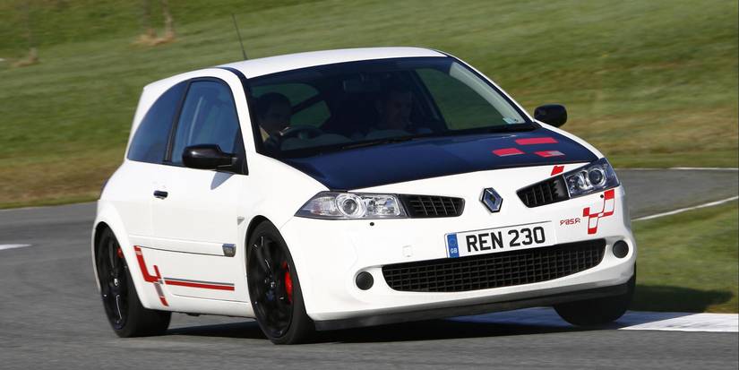 10 Reasons Why The Renault R26.R Is Known As The GT3 Of Hot Hatches