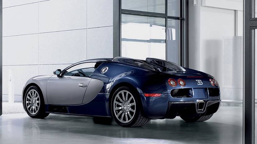 SSC Ultimate Aero vs. Bugatti Veyron: Who Fares Better Under 250mph?