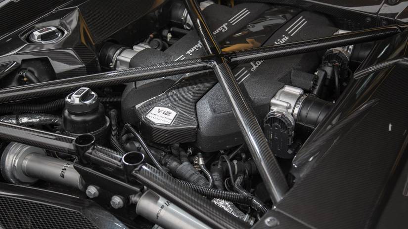 Liberty Walk Aventador: 10 Cool Features Found Inside The Supercar