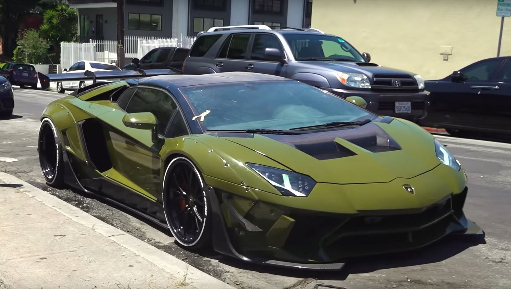 Liberty Walk Aventador: 10 Cool Features Found Inside The Supercar