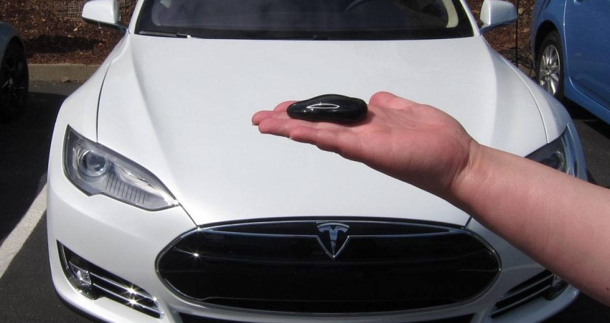 These Are Some Cool Features Of Your Tesla Key Fob