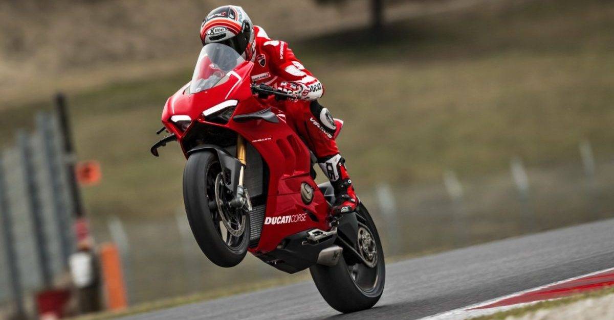 12 Fast Bikes That Does 0-60 MPH In Under 3 Seconds