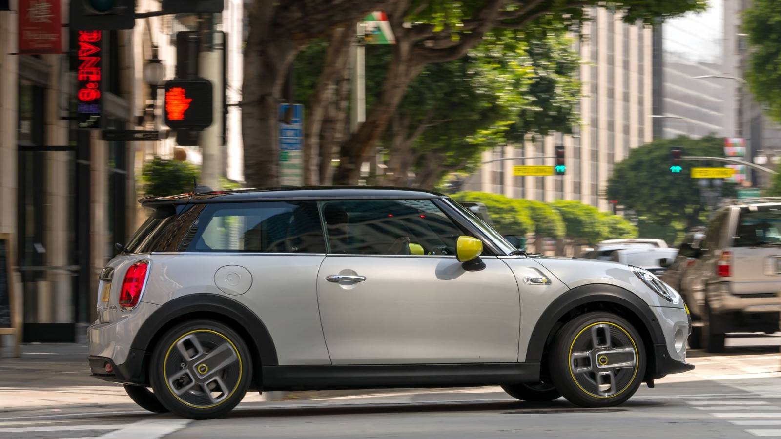This Is What Makes The Mini Cooper SE The Best Cheap New EV