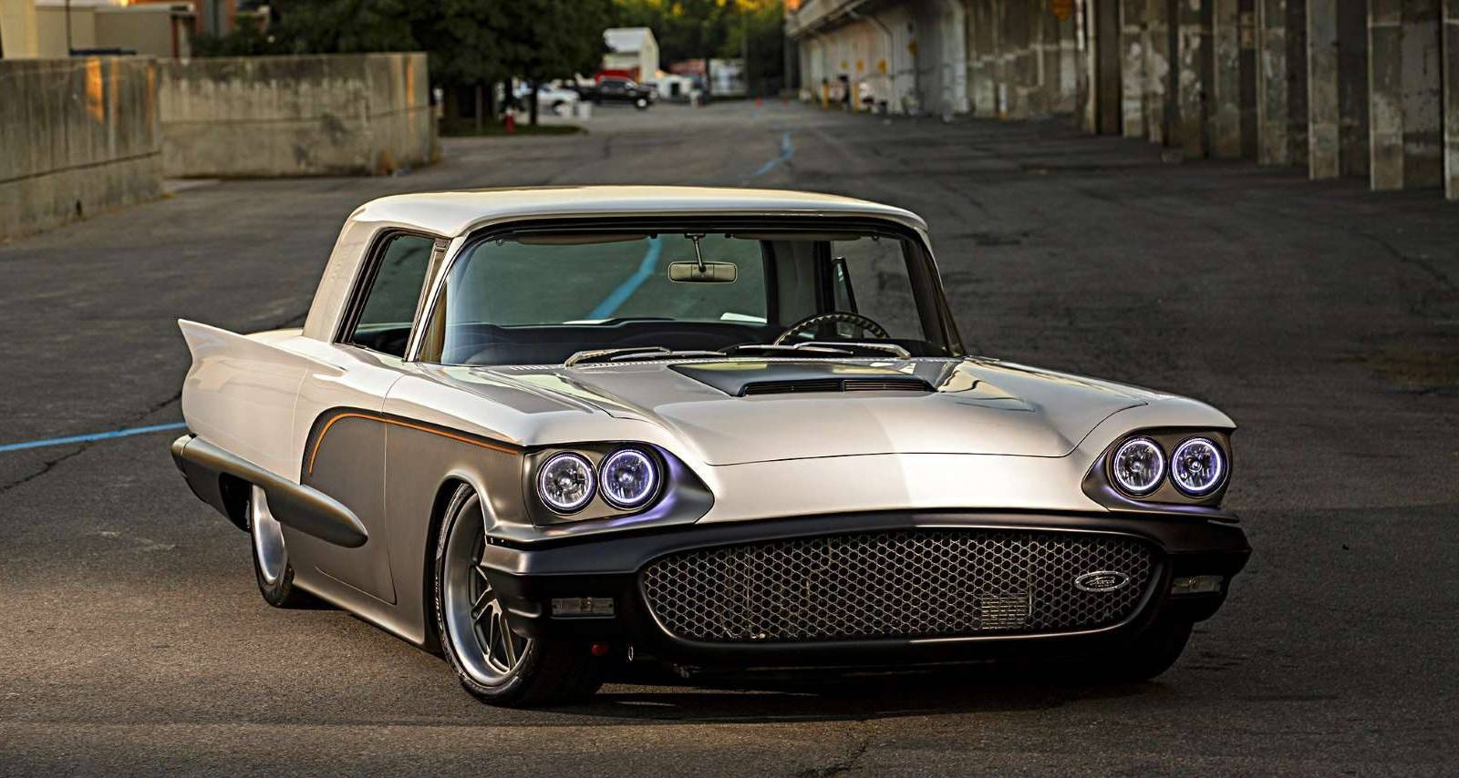 10 Classic American Luxury Cars Modified To Perfection