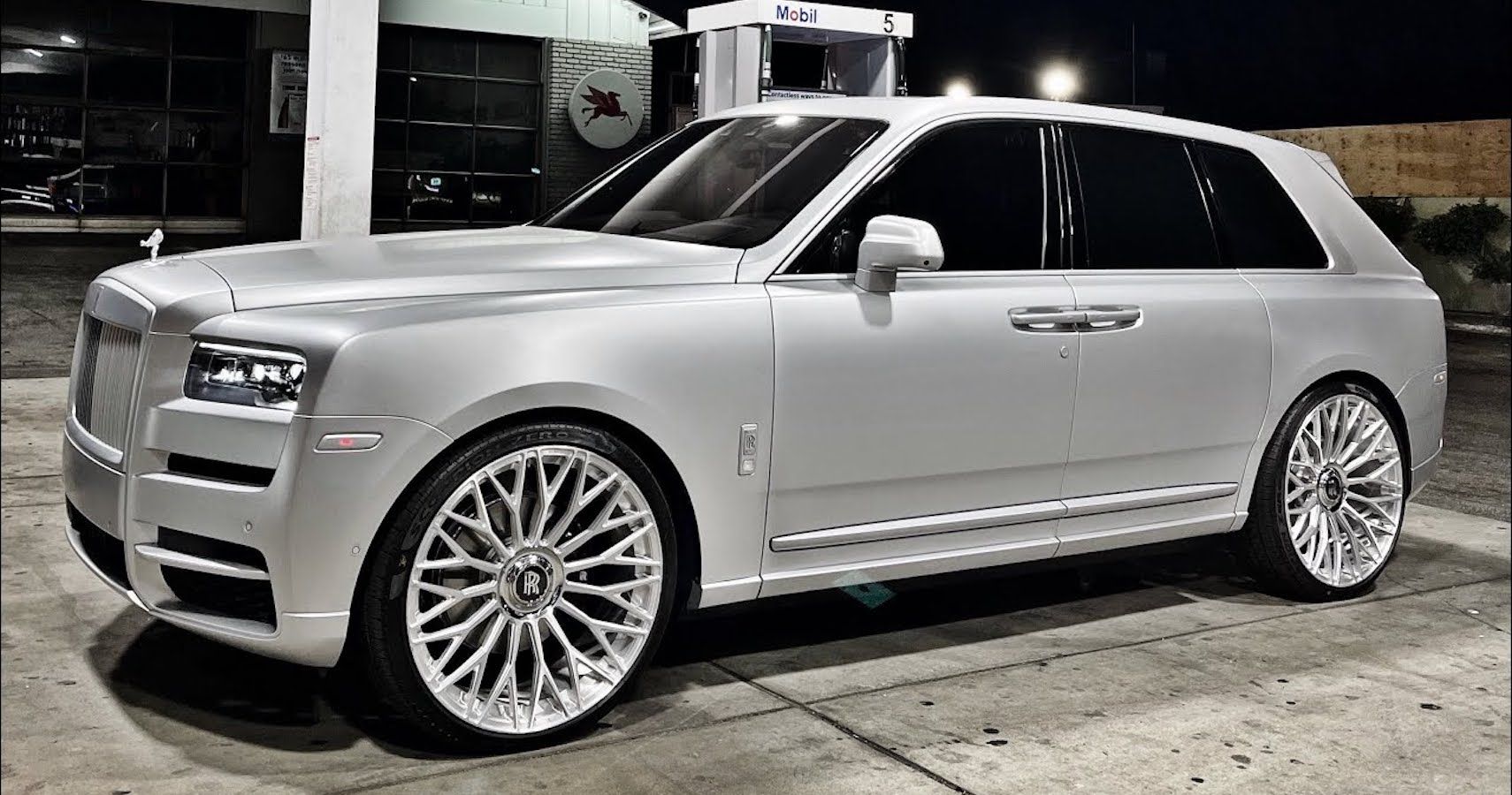 LA Shop Shows Off Clean Rolls-Royce Cullinan Wrapped In Frozen Silver