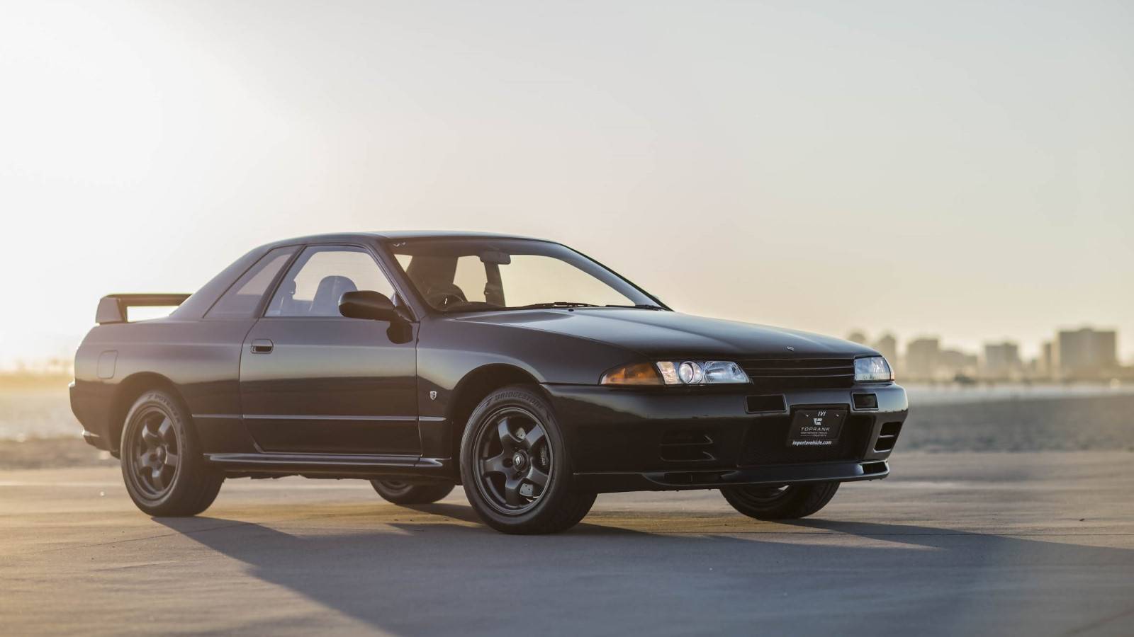 A Detailed Look Back At The Nissan 'Godzilla' R32 GT-R