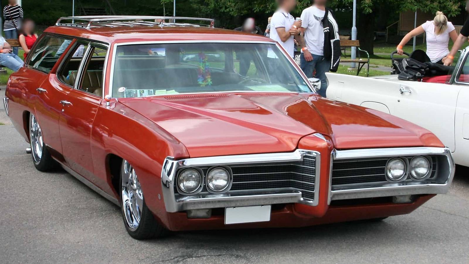 These Boring American Classics Pack Serious V8 Power Under The Hood these-boring-american-classics-pack-serious-v8-power-under-the-hood