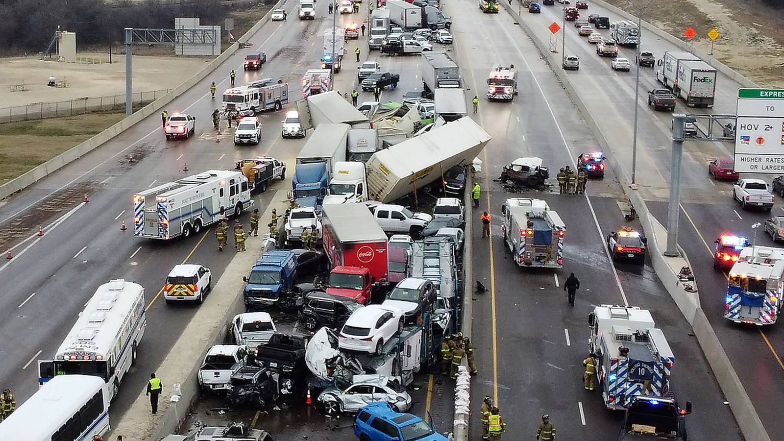 Icy Roads Cause Fatal Pileup Involving More Than 100 Cars On Texas ...